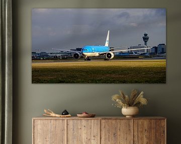 Taxiënde KLM Boeing 777-200. van Jaap van den Berg
