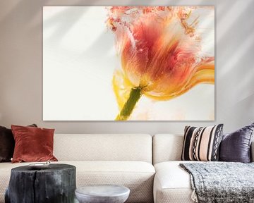 Gevederde tulp in ijs 1 van Marc Heiligenstein