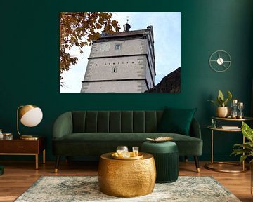Hohntor von Bad Neustadt mit Sonnenuhr im Herbst
