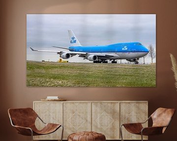 Taxiënde KLM Boeing 747-400 Combi. van Jaap van den Berg