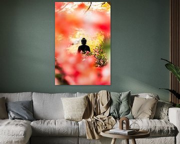 Boeddha tussen kleurrijke bloemen van Imperial Art House