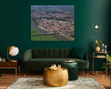 1990: Historische luchtfoto van de stad Deventer van Frans Rombout