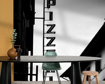 Italian facade advertising: Pizzera by André Blom Fotografie Utrecht