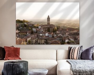 Zicht op Monforte d'Alba in Italië. (I)