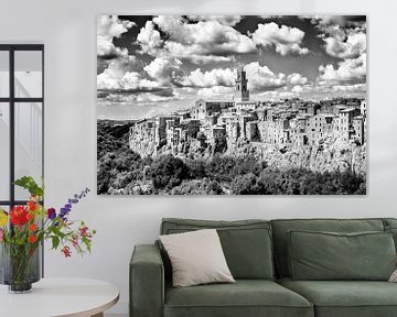 Pitigliano in Toscane, Italië. (zwartwit, liggend)