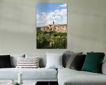 Pitigliano in Toscane, Italië. (kleur, staand)
