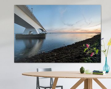 Zeelandbrug im Abendlicht von Paula Romein