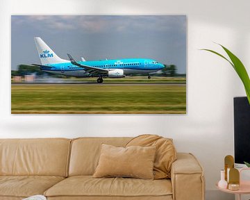 Spelen met sluitertijd: landing KLM Boeing 737-700. van Jaap van den Berg