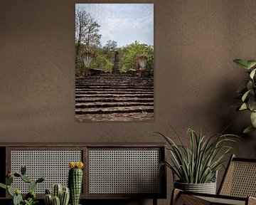 Gouden beelden op een rij bij Wat Phou Salao van Frank Photos