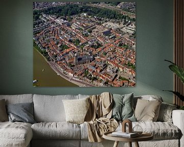 1990: Historische luchtfoto van de stad Deventer van Frans Rombout