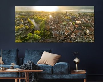 Luchtfoto van Zwolle tijdens een ondergaande lentezon van Sjoerd van der Wal Fotografie