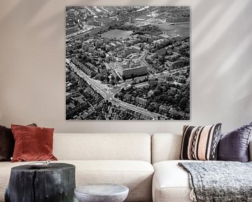 1975: Luchtfoto van het Academische Ziekenhuis in Leiden, van Frans Rombout