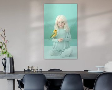 Fille avec oiseau...