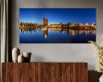 Potsdam Skyline Panorama an der Havel in der blauen Stunde