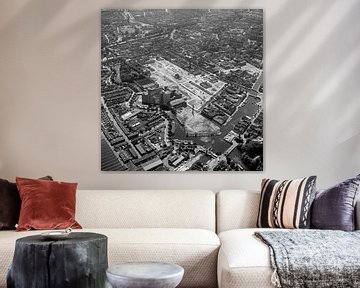 1976:Historische zwart/wit luchtfoto van de stad Leiden van Frans Rombout