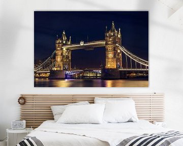 Light over the Thames by Thomas van de Meeberg