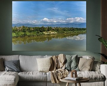 Attapeu: tussen rivier, lucht en bergen van Frank Photos