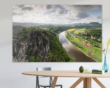 Uitzicht op het uitgestrekte Elbezandsteengebergte van Anselm Ziegler Photography