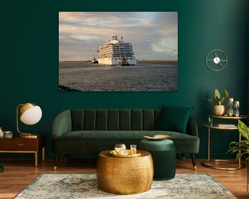 Cruise ship leaves IJmuiden by scheepskijkerhavenfotografie