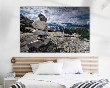 A view of the amazing and idyllic Norwegian landscape. Autumn image of mountains.