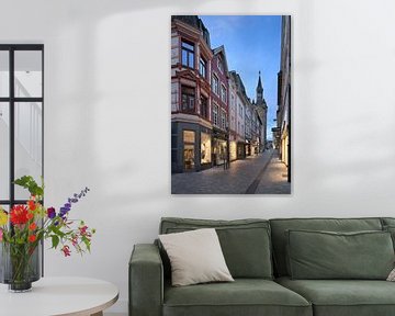 Krämerstraße tijdens het blauwe uur – Architectonische rust in Aken van Rolf Schnepp