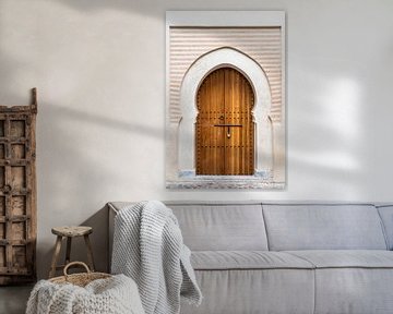 Pastel facade with door in Marrakech by Photolovers reisfotografie