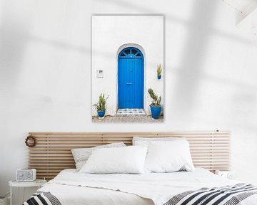 Botanical blue street scene in Morocco by Photolovers reisfotografie