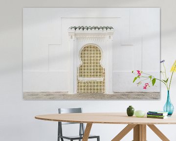 Fountain with yellow tiles and a white wall in Morocco by Photolovers reisfotografie