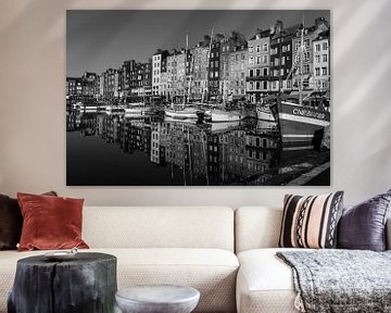 Zwart-wit weerspiegelingen in Honfleur, Frankrijk van Imladris Images