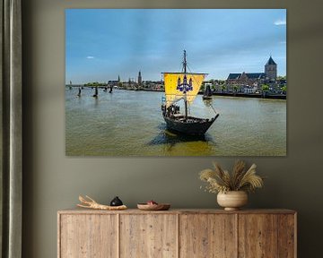 Historische Kamper Kogge zeilboot voor Kampen van Sjoerd van der Wal Fotografie