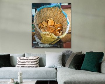 Pita brood in een bakkersmand in Marokko