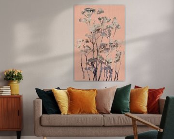Zomerbloemen in taupe en paars op koraalroze van Dina Dankers