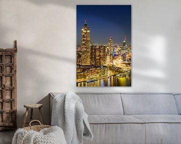Rotterdams Stadtzentrum bei Nacht an der Erasmusbrug über der Maa von Sjoerd van der Wal Fotografie