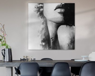 Elle - Portrait en noir et blanc avec personnage sur Charlotte MM