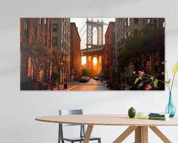 Manhattan Bridge bei Sonnenaufgang - stimmungsvolle Straßenszene von Vlindertuin-Art