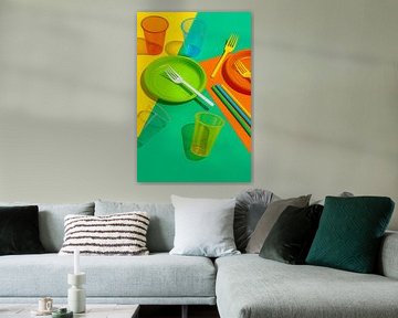 Kleurexplosie – Vrolijke Compositie van Plastic Servies van But First Framing
