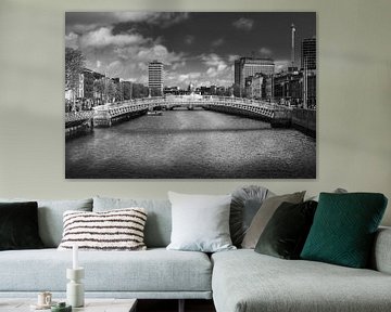 Ha’penny Bridge in Zwart-Wit – Tijdloze Schoonheid van Dublin van vincent janssen