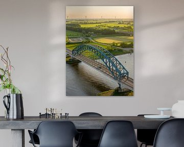 Brücke über den Fluss IJssel bei Sonnenuntergang im Frühling von Sjoerd van der Wal Fotografie