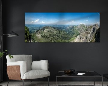 Alpine Majestät unter einem Sommerhimmel