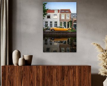 Citroën DS auf dem Kanal - Oldtimer mit Spiegelung im Wasser von Studio Ajuut