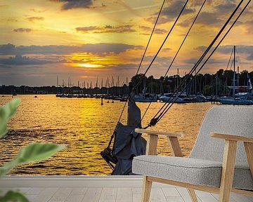 Zeilschepen op de Warnow bij zonsondergang tijdens de Hans