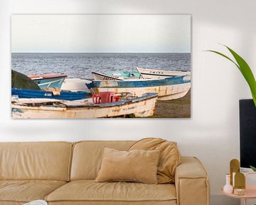 Kleurrijke boten op het strand
