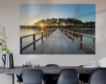 Brug naar eilandje Henschotermeer bij zonsopkomst van Margreet Riedstra