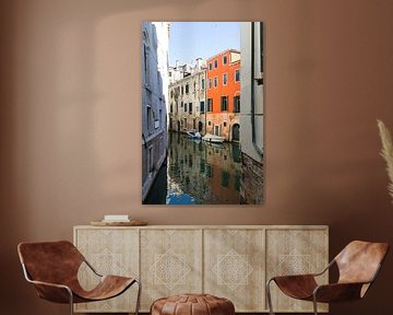 Doorkijkje in de Italiaanse stad Venetië.
