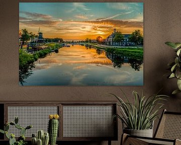 Ommen aan De Vecht tijdens zonsondergang van R Smallenbroek