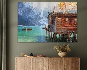 Lago di Braies in de herfst Prachtig Dolomieten landschap van Dagmar Pels