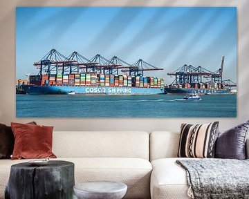 Polizeistreifenboot auf Patrouillenfahrt im Hafen von Rotterdam von Sjoerd van der Wal Fotografie