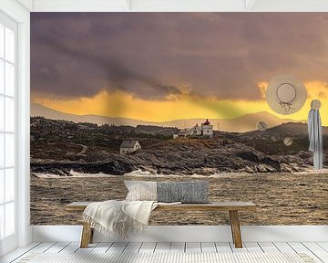 Bergen, rotsen en bakens bij Kristiansund in Noorwegen