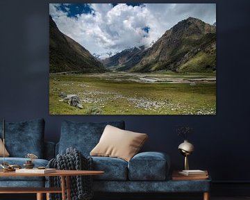 Vallei, bergen en wolken in de Andes, Huaraz, Peru