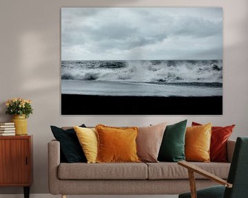 Waves at Reynisfjara black sand beach van Elise van Gils